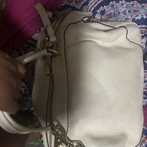 Elegant White Leather Handbag